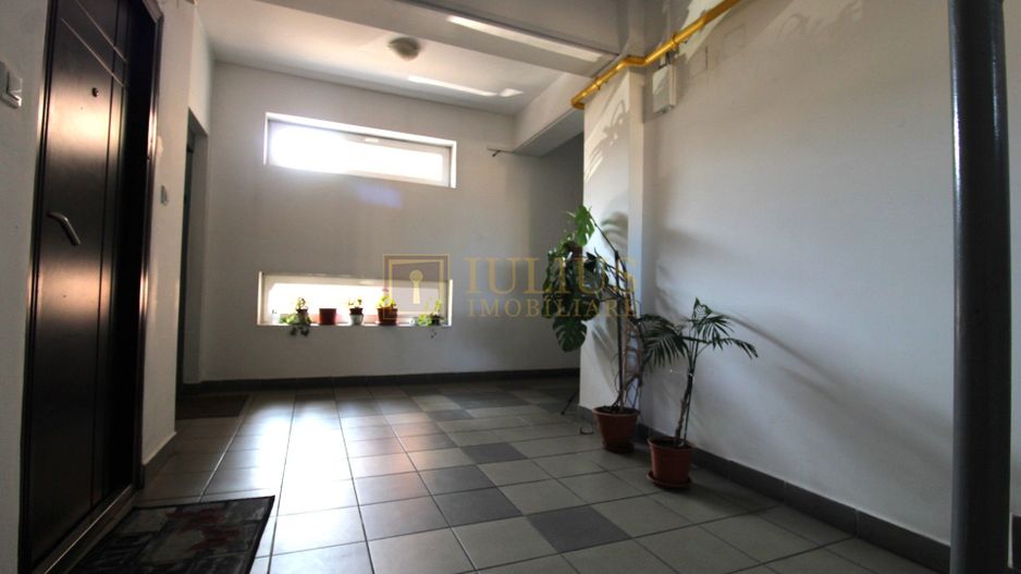 3 camere spatioase, 2 bai, balcon + loc de parcare cu acces controlat - Poză 28