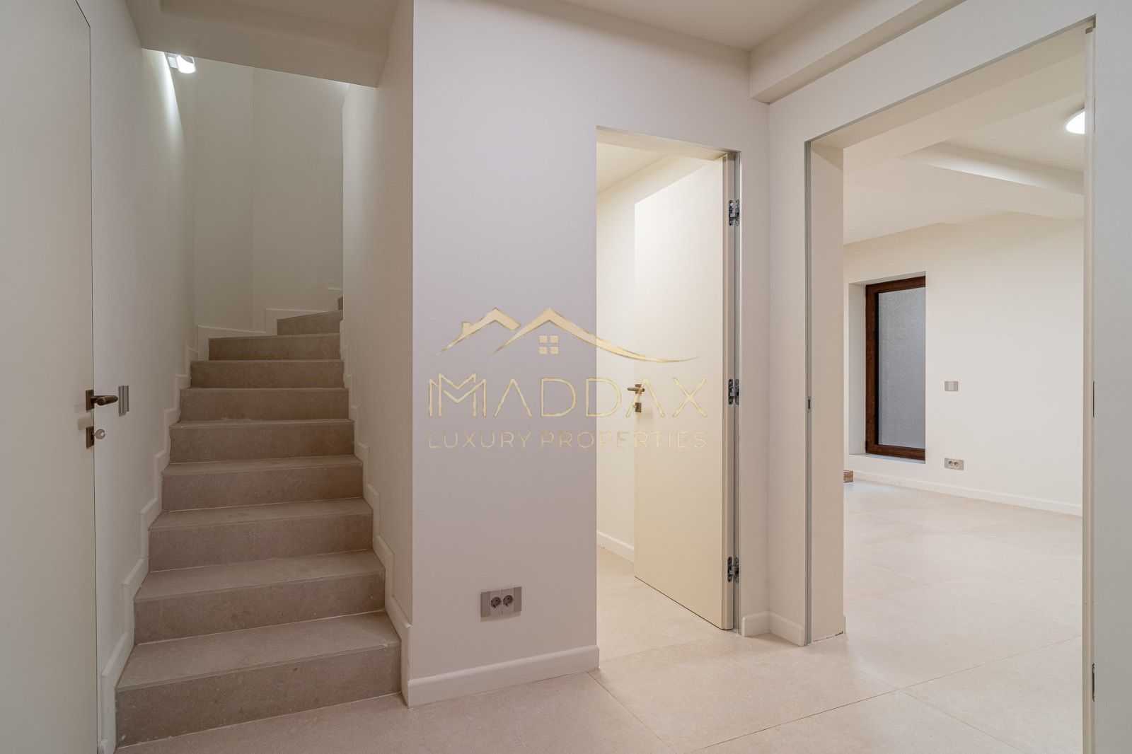 Vila Unica Noua cu 8 camere *300mp* /fotovoltaice si pompa cladura// Dorobanti - Poză 30