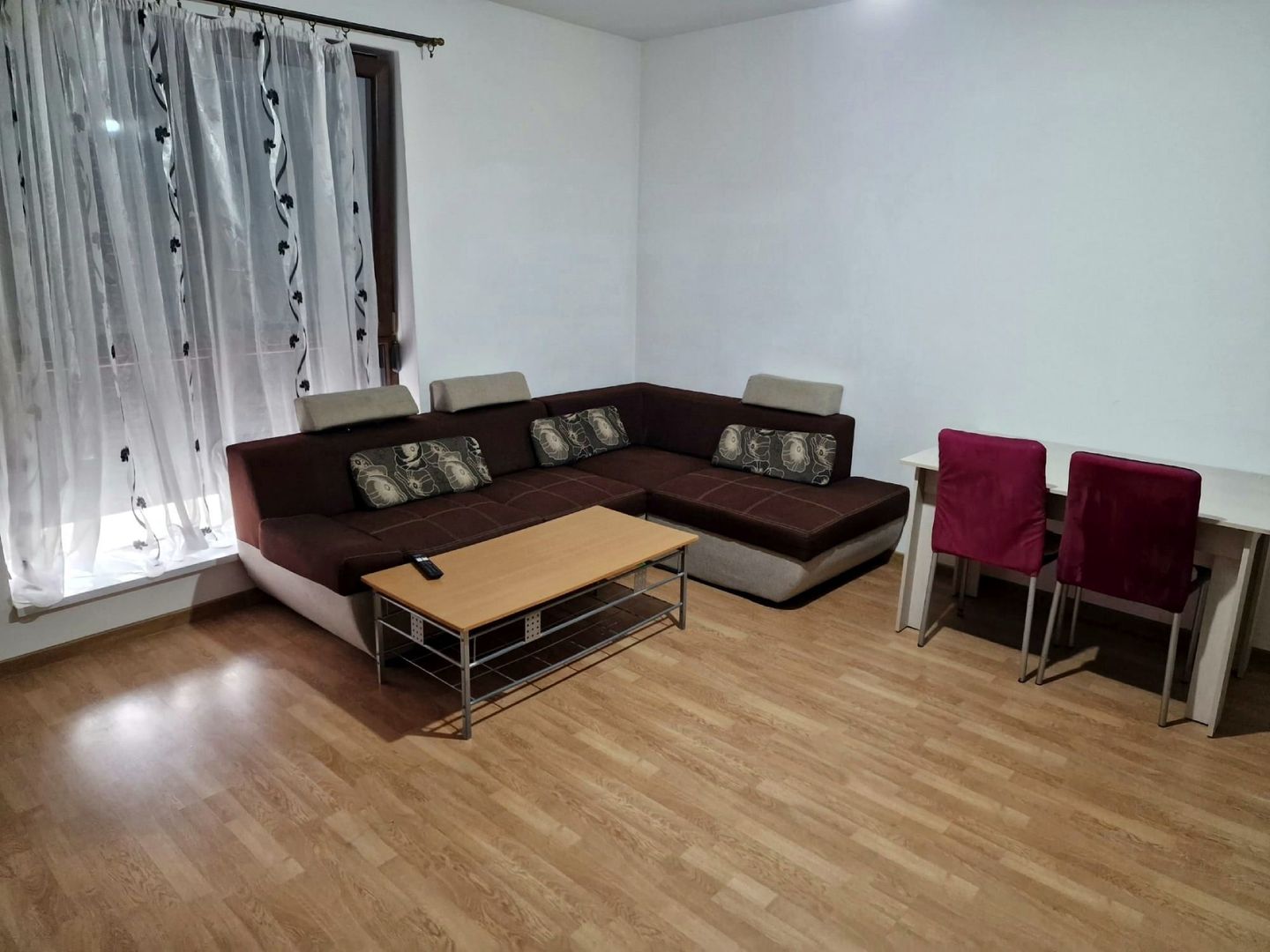 Giroc-Eso | 2 Camere | Mobilat si Utilat | Rulouri Exterioare | Loc de parcare - Poză 2