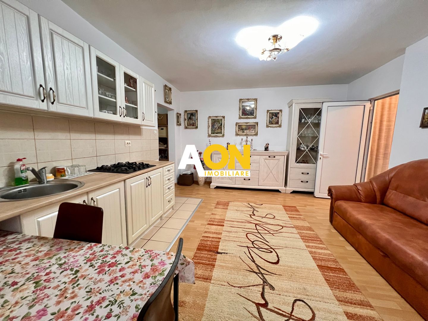 Apartament 3 Camere | 52 mp | Balcon | Zona Cetate - Poză 1