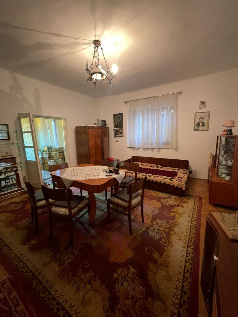 Casa ,curte și gradina.Teren cu 2700 mp. - Poză 2