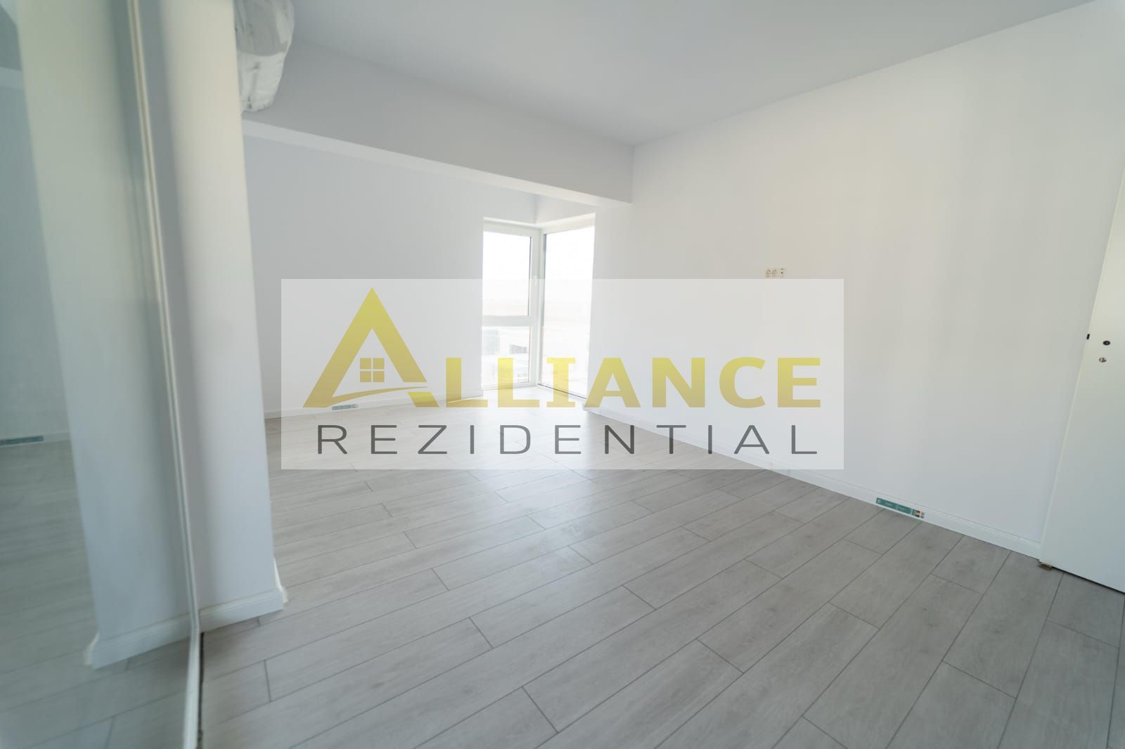 {GRAND KRISTAL} Apartament 2 camere - Decomandat + Parcare - Poză 4