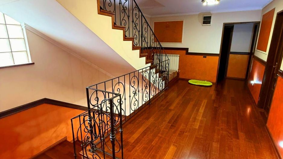 Cauți o casă mare sau spațiu pentru business? Aici le ai pe ambele! - Poză 6