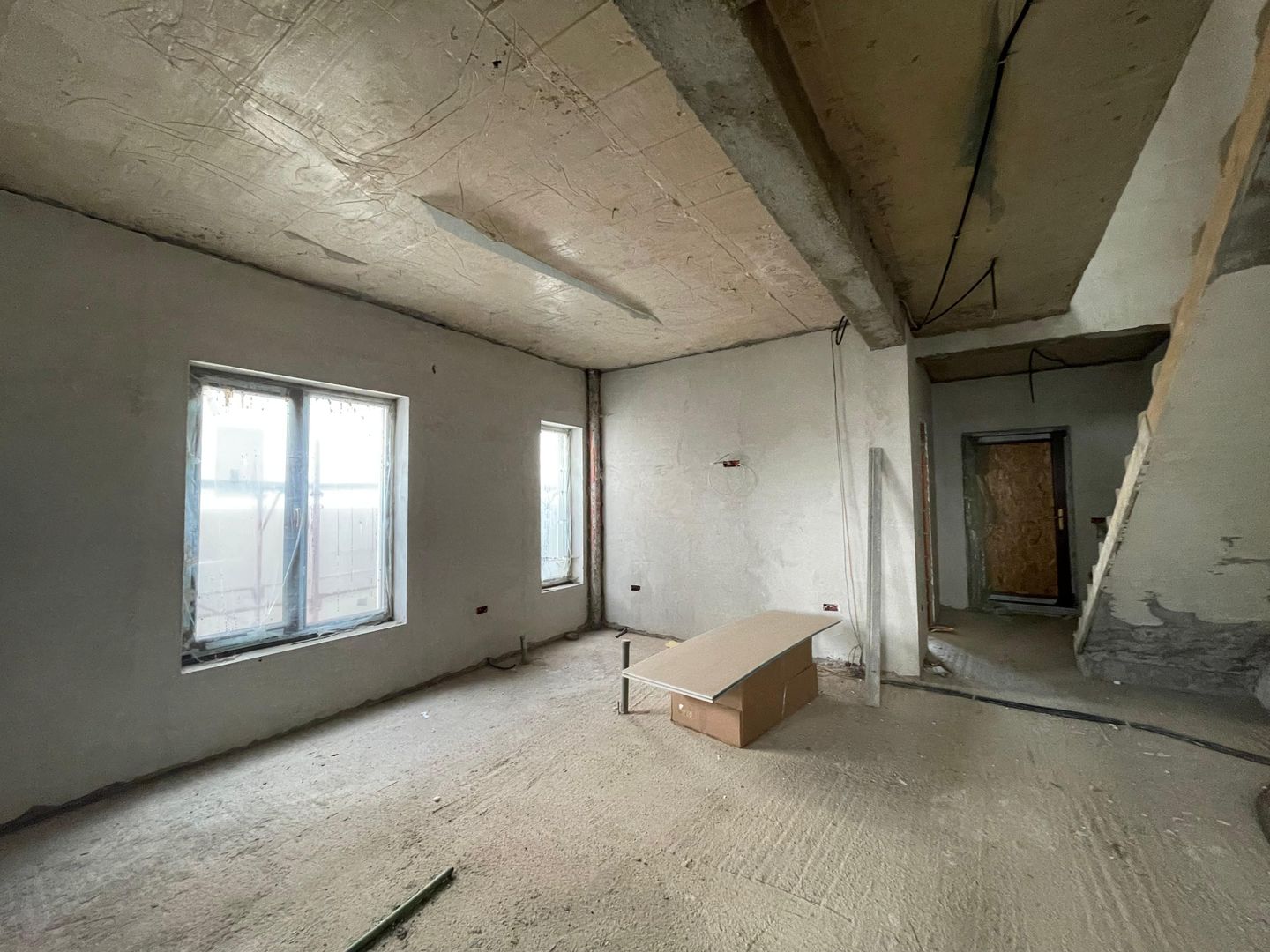 Duplex separat prin garaj si superpozitie - Poză 2