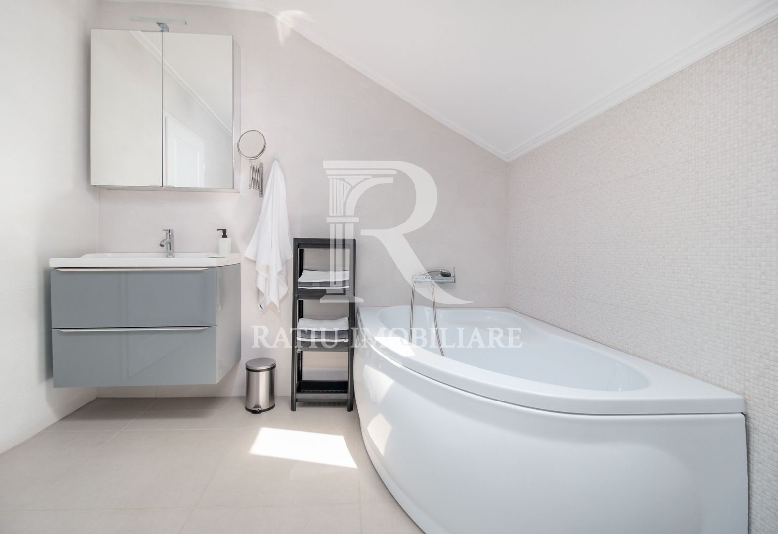 Casa cu 4 dormitoare | Cartierul Tineretului | Oradea - Poză 12