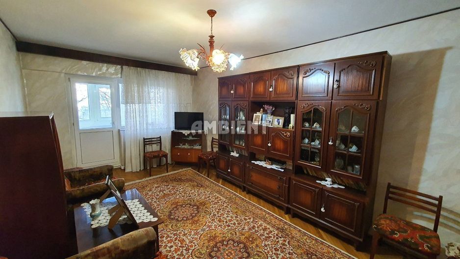 Apartament 3 camere, etaj 2, zona TRAIAN; - Poză 1