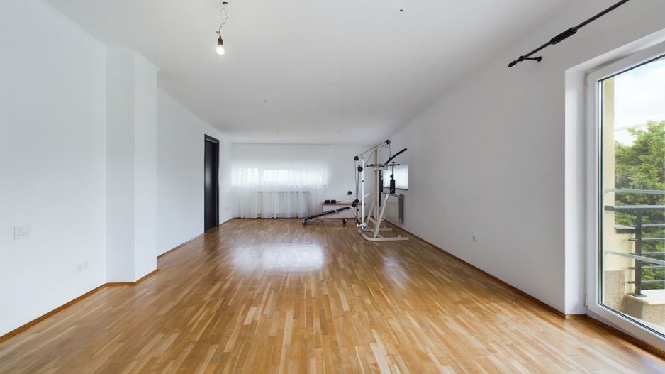 Vilă pe Șoseaua Nordului- Pretabilă pt. Locuit/Activitate Comercială - Poză 13