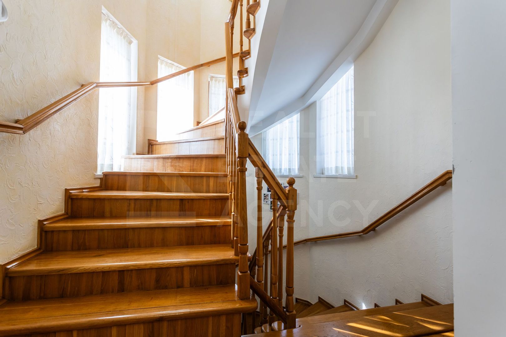 Vânzare casă de lux, 700 mp + 22 ari, situată în Tohatin - Poză 61