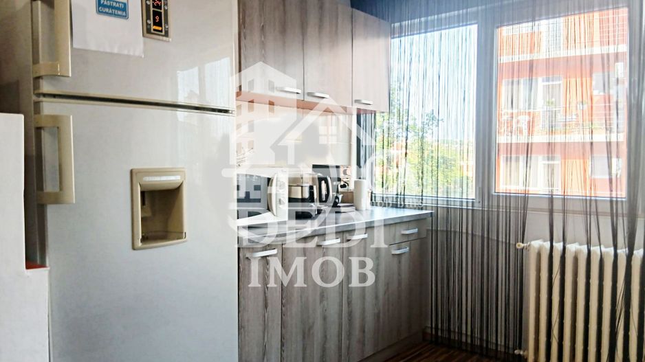 Apartament de vânzare cu 3 camere în zona Rogerius, Oradea - Poză 5