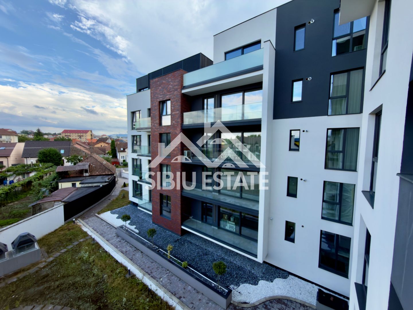 Apartament central finisare premium parcare subterana imobil nou - Poză 3