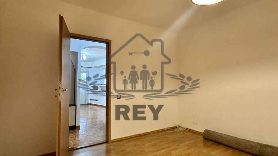 Apartament 4 camere cu garaj zona Strand- V.Aurie - Poză 9