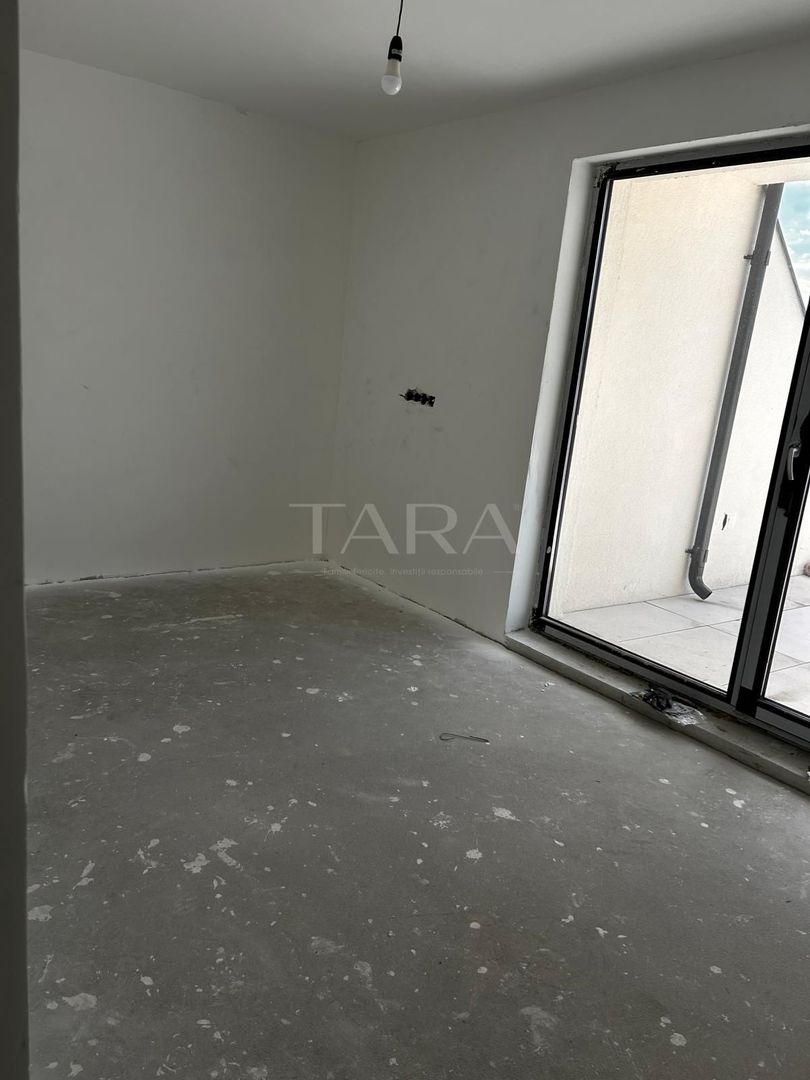 Apartament tip penthouse in Floresti - Poză 3