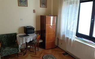Apartament 3 camere ultracentral, curte si pod mansardabil. - Poză 2