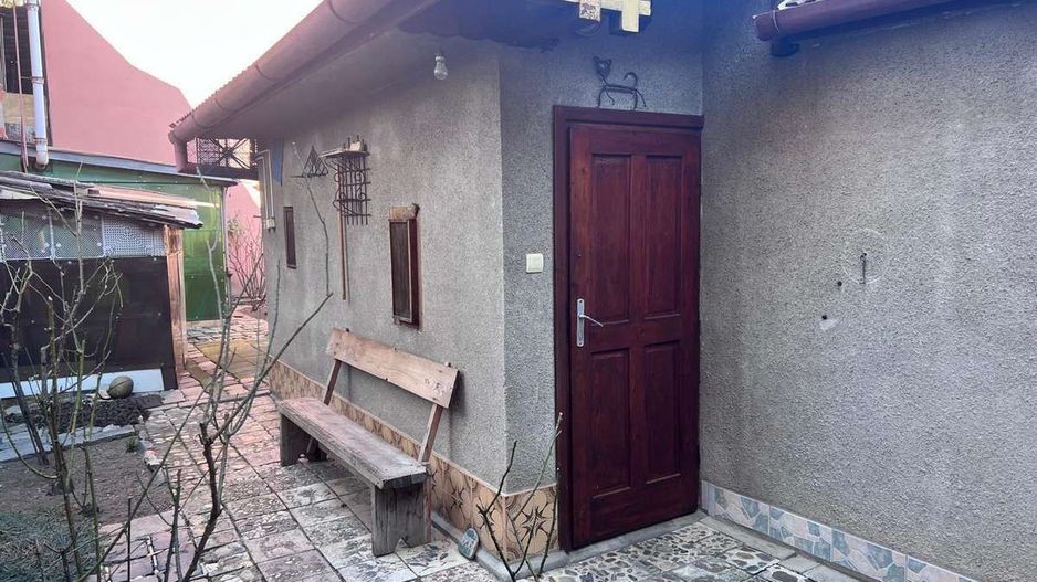 Casă de vânzare cu posibiliate de renovare/dezvoltare - Poză 3