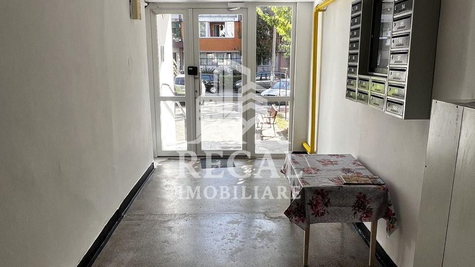 Apartament 2 camere, renovat recent, mobilat și utilat complet - Poză 9