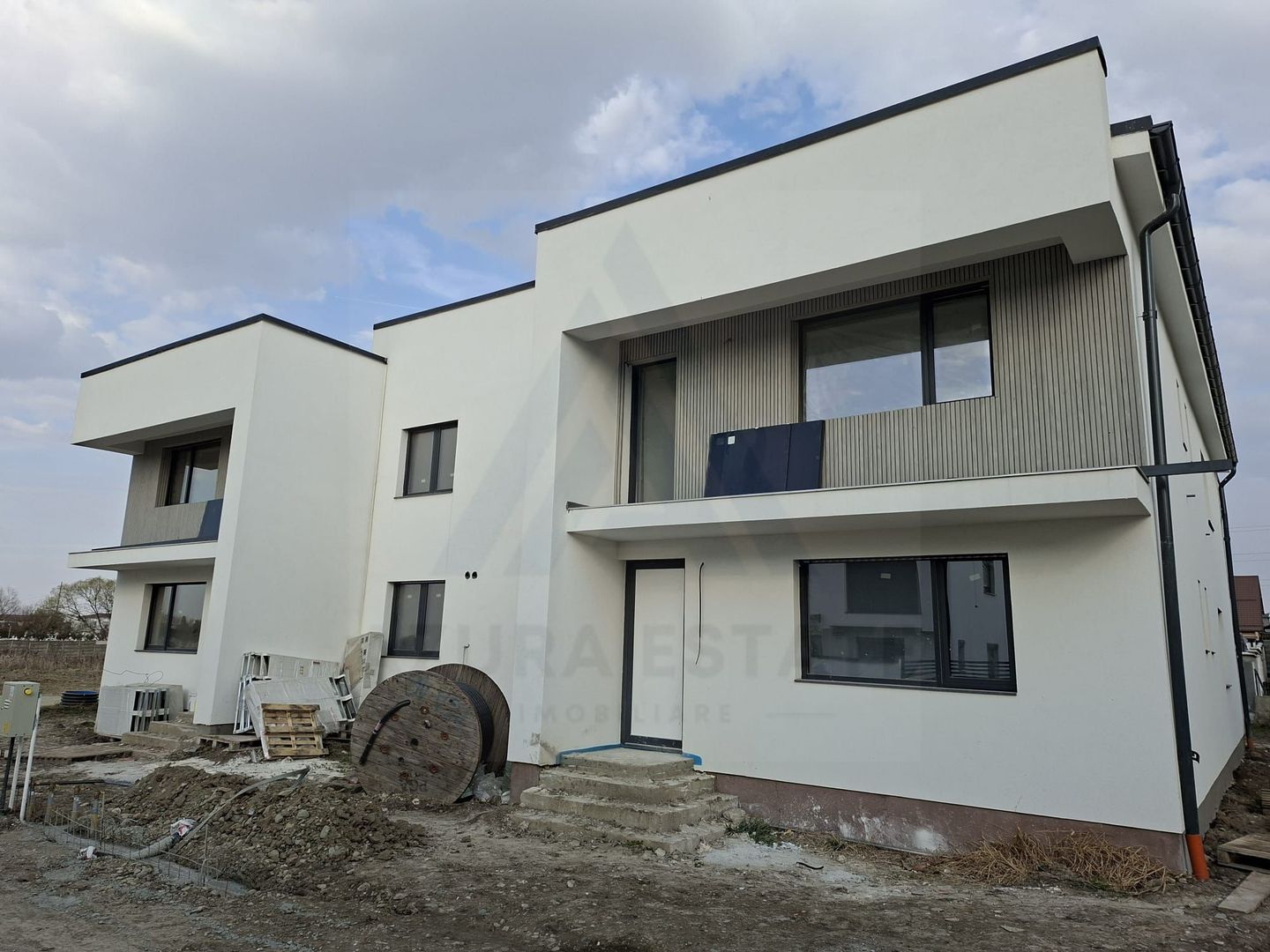 Casa moderna 3 camere P+1 curte privata libera 170 mp in Arhitectilor - Poză 1