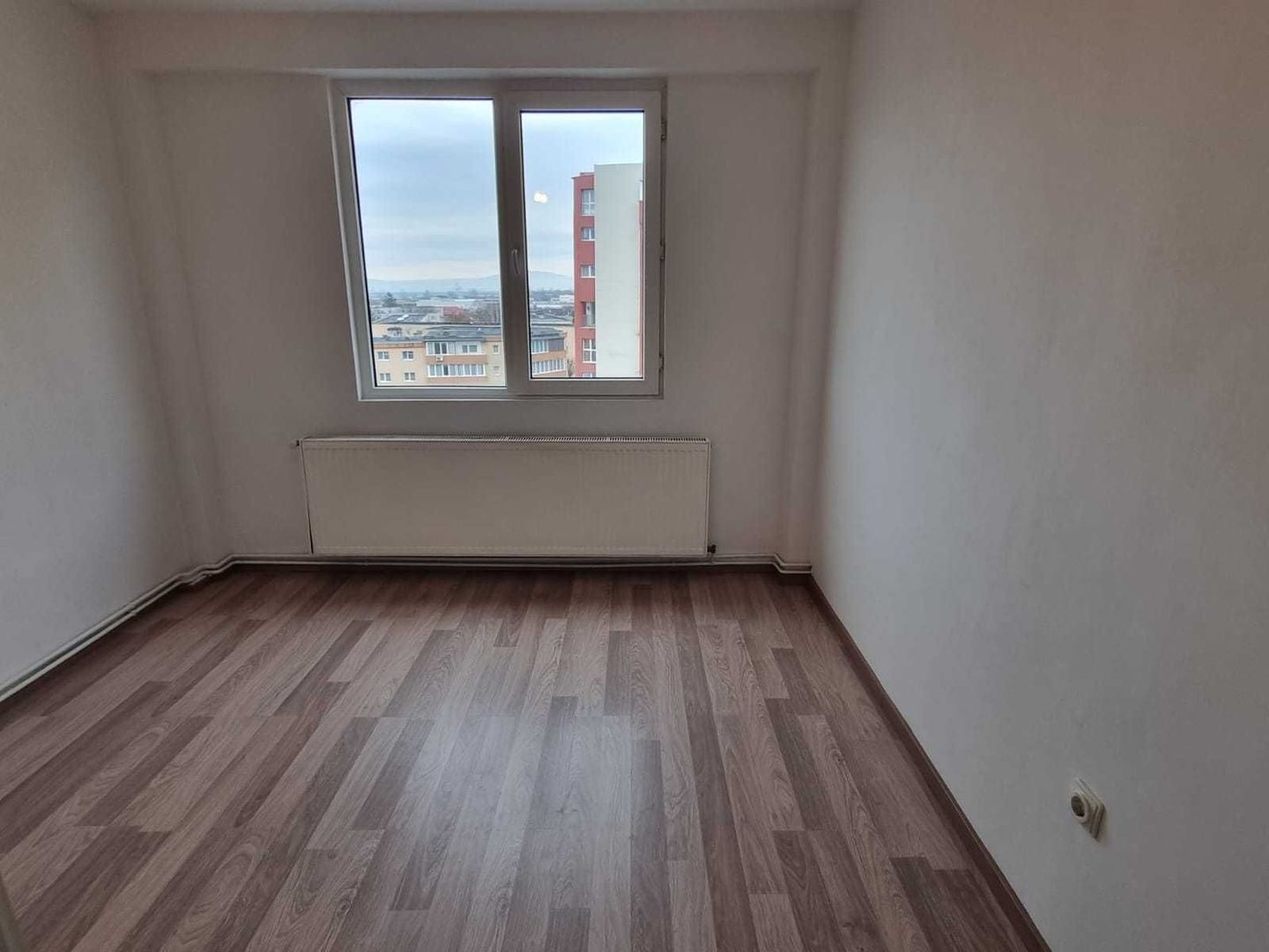 Apartament insorit, centrala termica proprie, boxa depozitare la subsol. - Poză 6