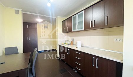 Apartament 3 camere de vanzare in zona Rogerius, Oradea