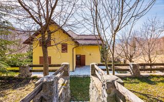 Casă de vacanță în Poiana Mărului. - Poză 2