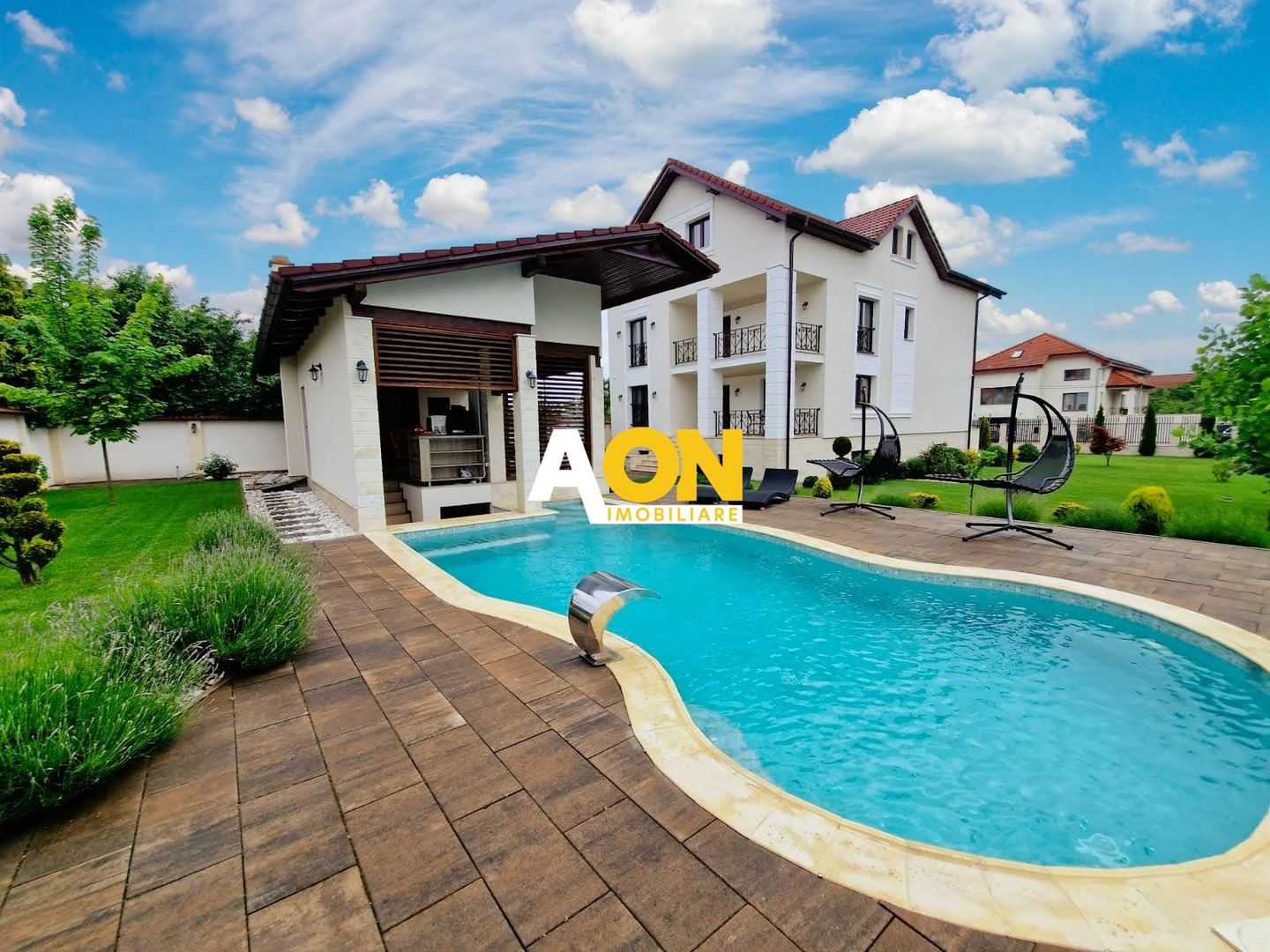 Casa de lux, 1000 mp teren, toate utilitatile, cartierul Cetate - Poză 1