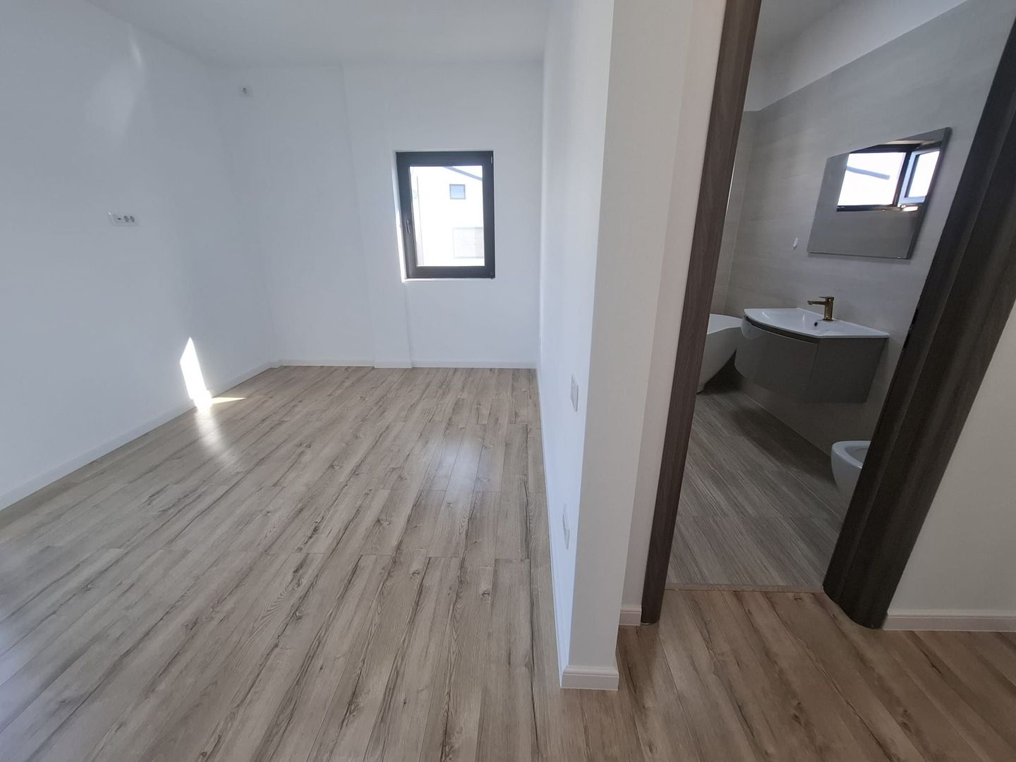 Vila individuala SUPERBA Tunari, ZONA BUNA, TOATE utilitatile - Poză 12
