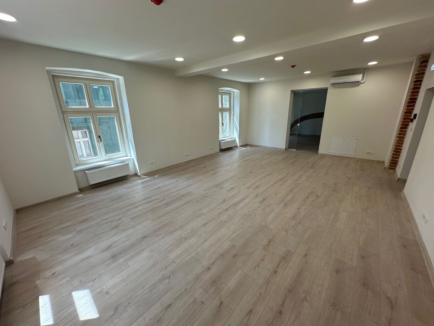 Saptii de birouri Ultracentral suprafețe de la 28 - 940 mp - Poză 42