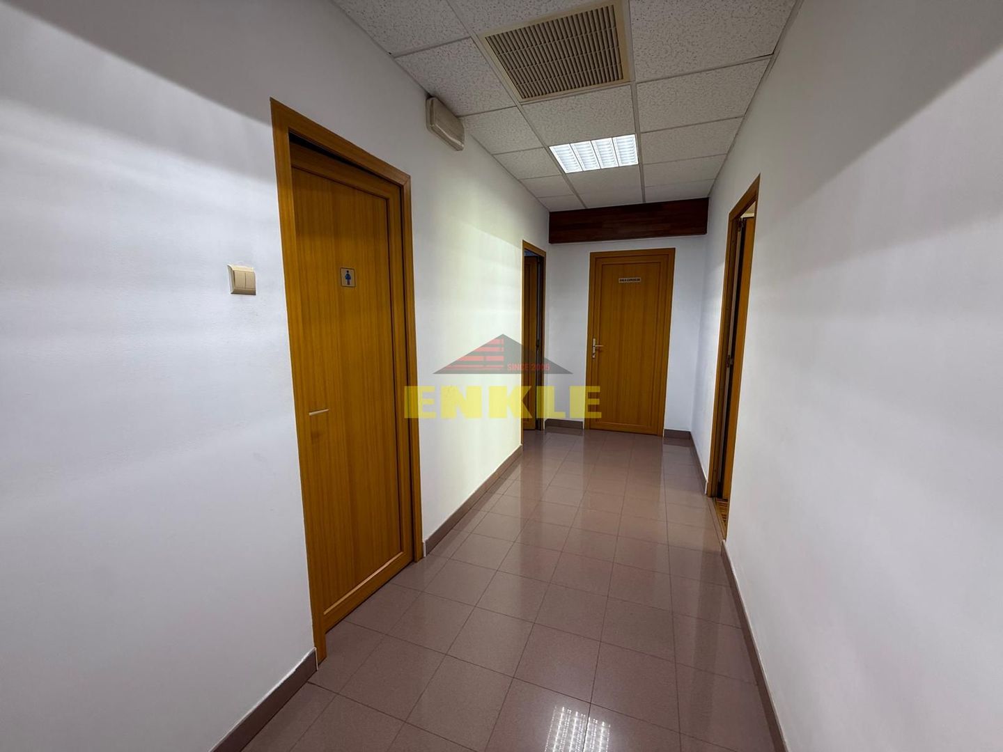 De vanzare  CLĂDIRE PREMIUM DE BIROURI ȘI SERVICII  pret negociabil - Poză 14