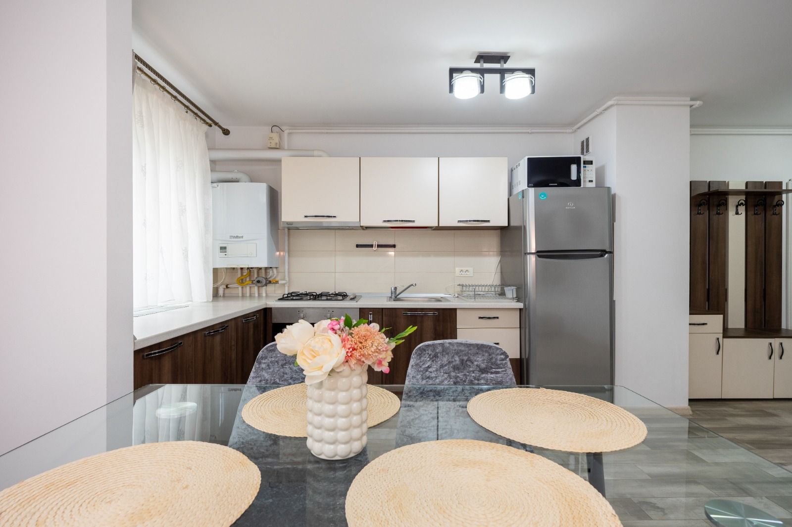 Apartament cu doua camere modern ,cu boxa in Top City - Poză 7