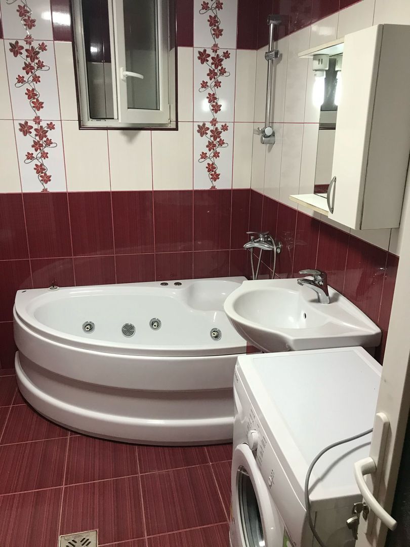 CASA cu 2 imobile în zona centrala - Poză 4