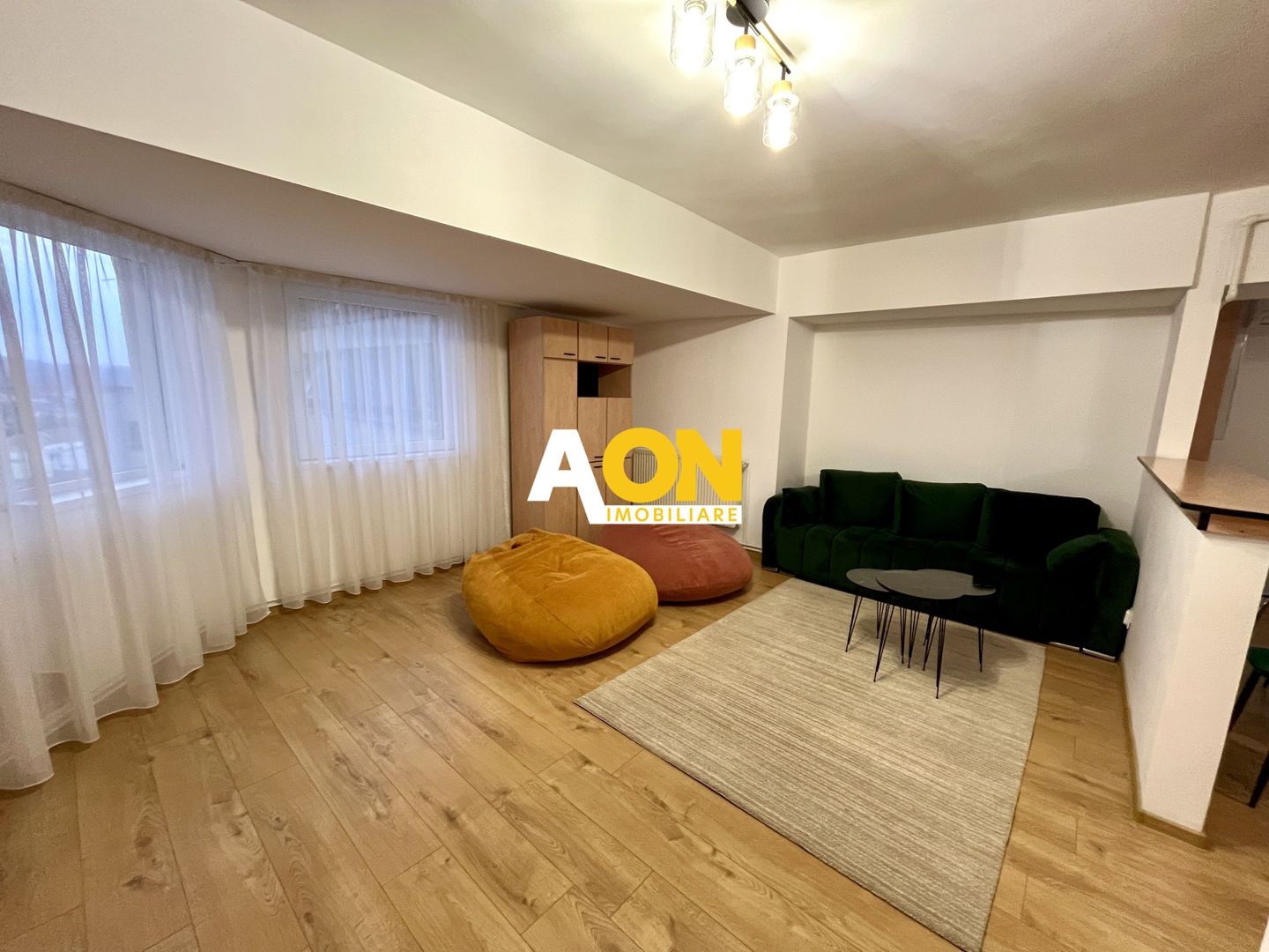 Apartament cu 2 Camere, Etaj Intermediar, Zonă Ultracentrală - Poză 1