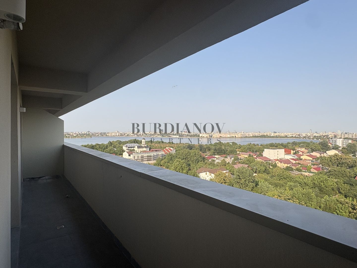 Apartament cu 3 camere - două băi - Etalon Lacul Morii - Vedere Lac - Poză 17