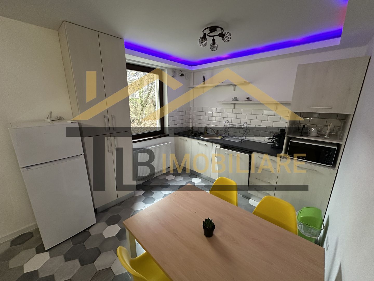 Apartament de 3 camere, 70mp, parcare, Zona Semi-Central - Poză 4