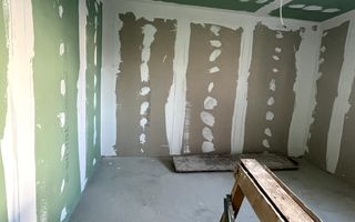 Casa la gri, 7 camere, 2 bai - Poză 3