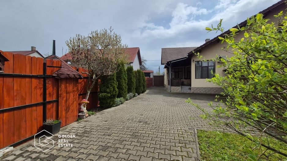 Casa cu teren de 958 mp, oras Lipova - Poză 18