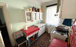 Casă cu arhitectură pragmatică în zona Port - Poză 6