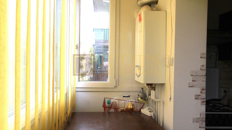 Apartament spatios, 3 camere, centrala proprie - Poză 6