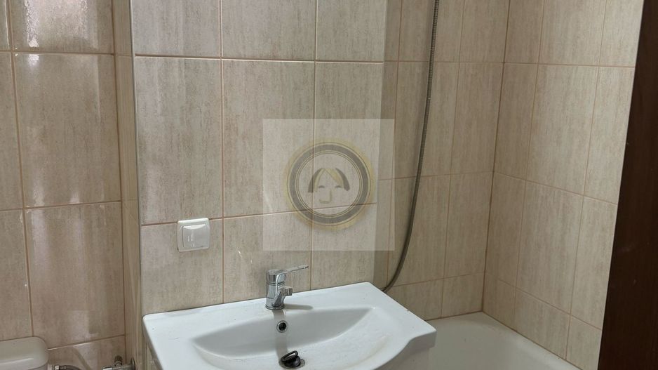 Apartament 3 camere de inchiriat | nemobilat, neutilat | langaDoboz - Poză 8