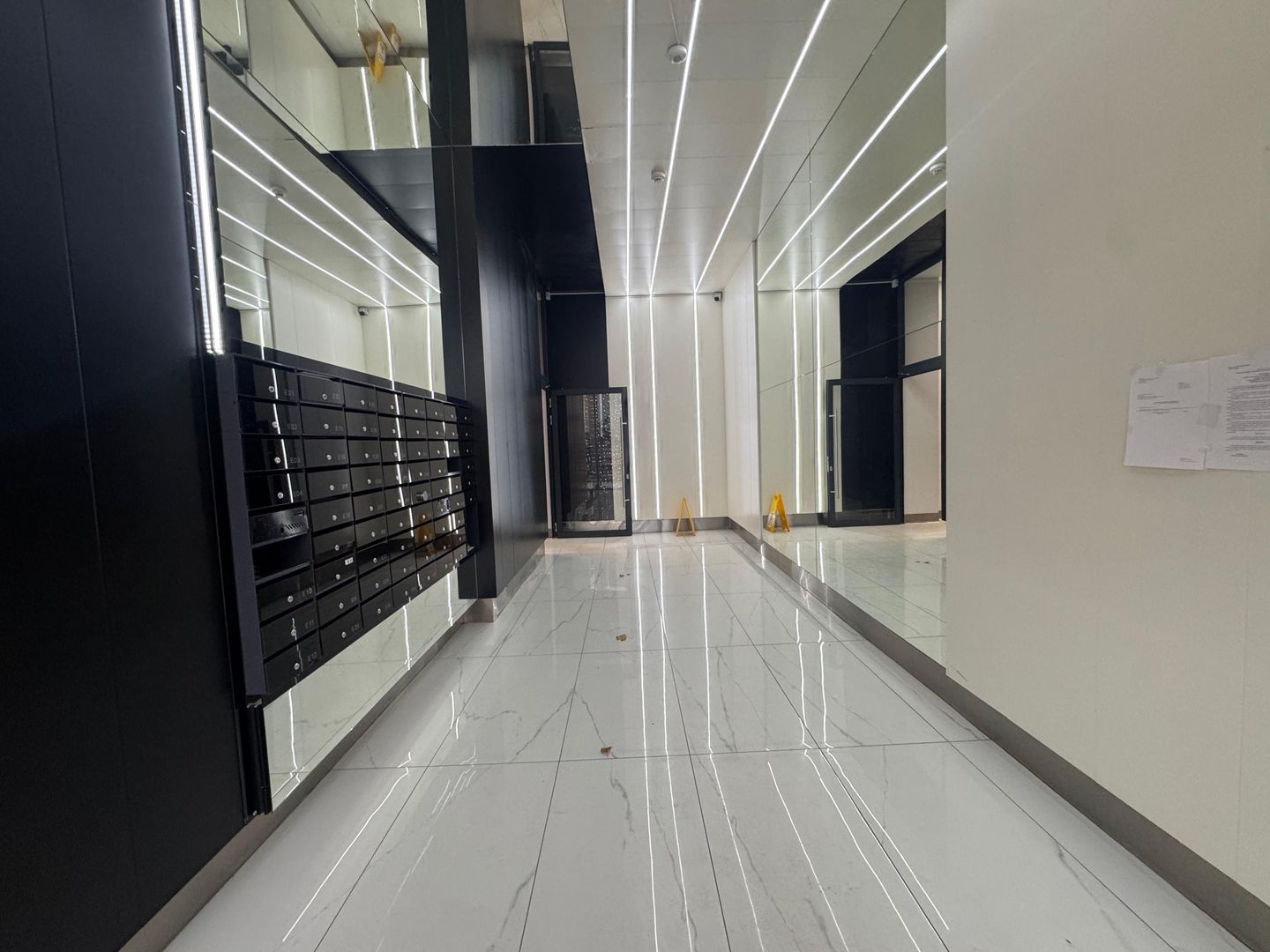 2 CAMERE | THE ADDRESS 102 || BARBU VACARESCU - Poză 16