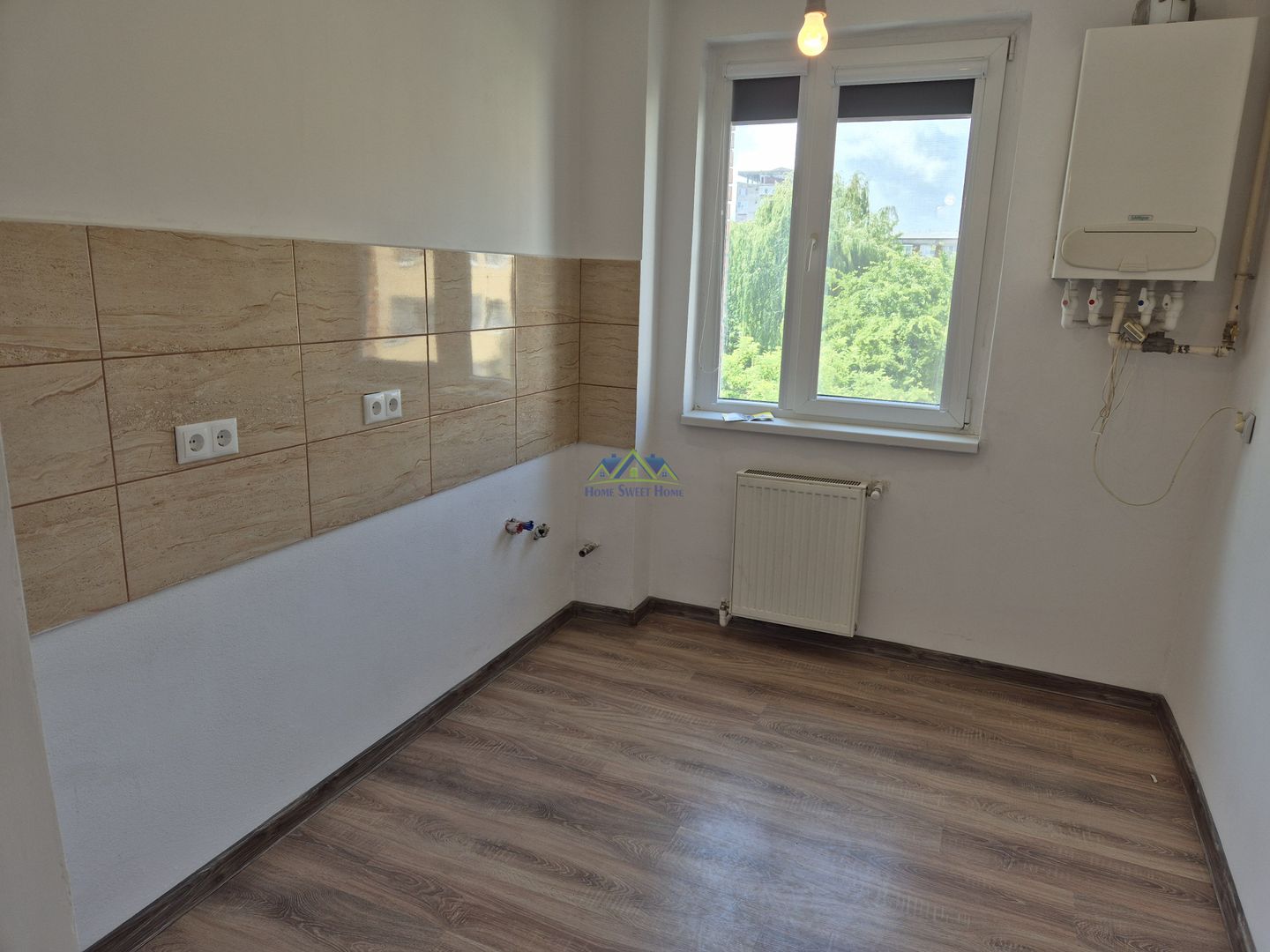 Vand apartament 3 camere, zona Profi(M3), et. 3/4, semi, 55mp, balcon - Poză 2