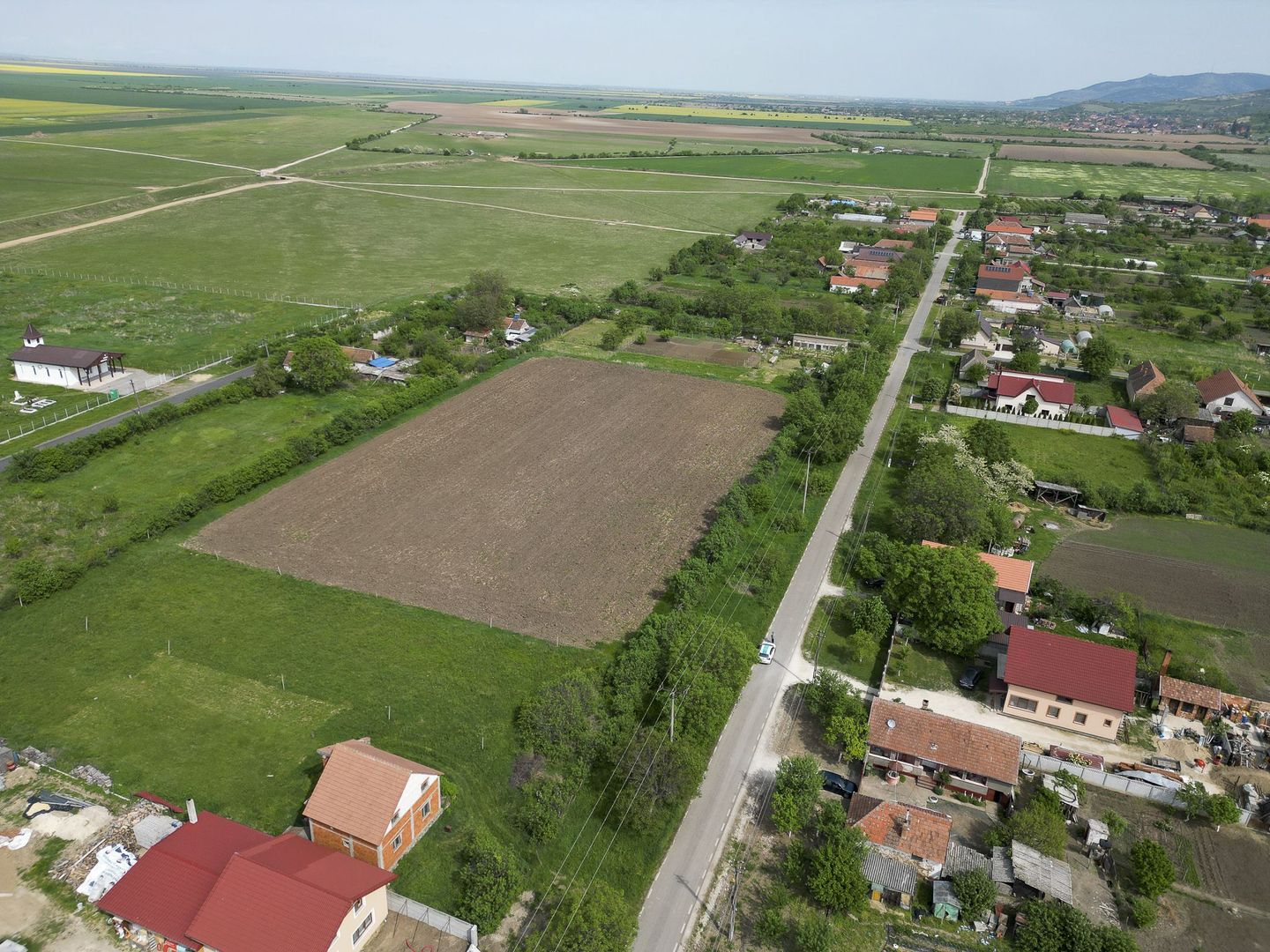 Teren Intravilan de 3,090 mp în Cuvin - Poză 13