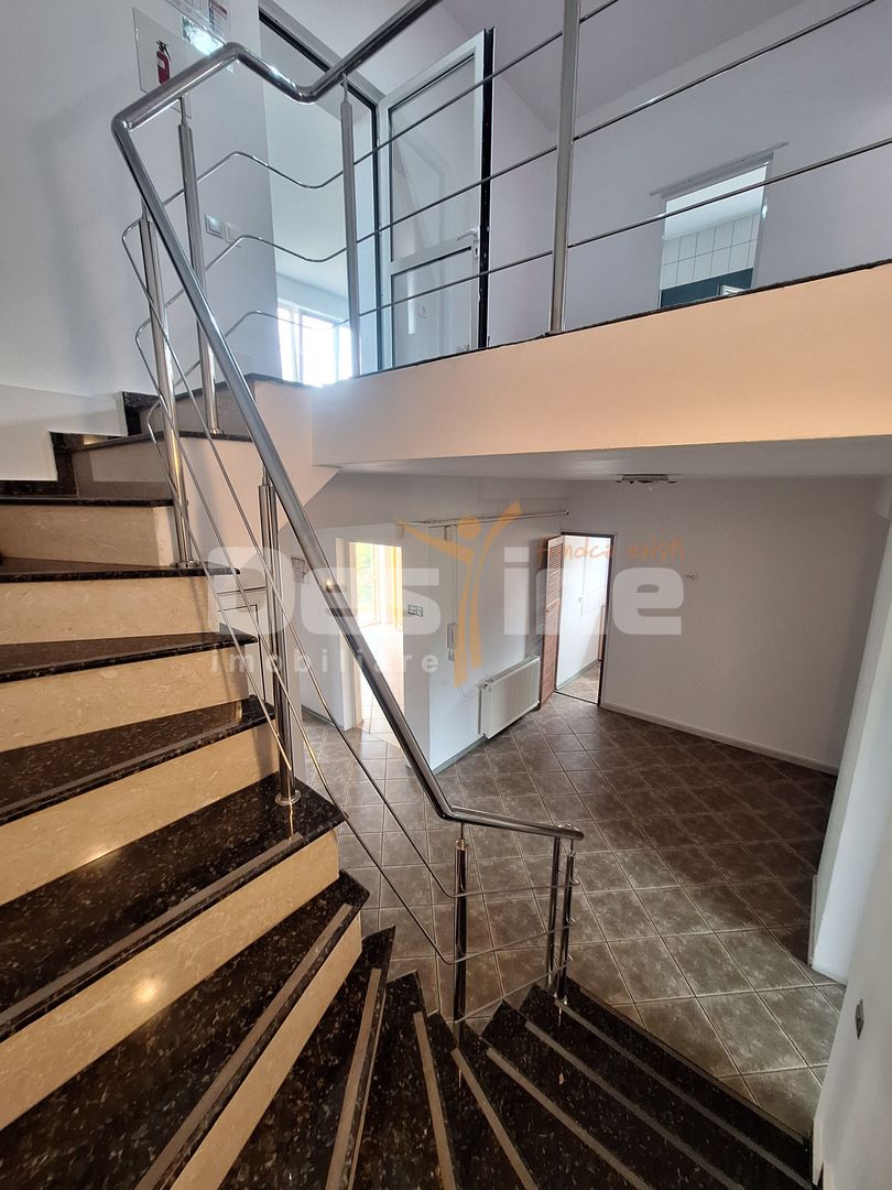 Vilă 220 mp | 2 niveluri | Curte și parcare | Lângă Mall Vitan - Poză 2