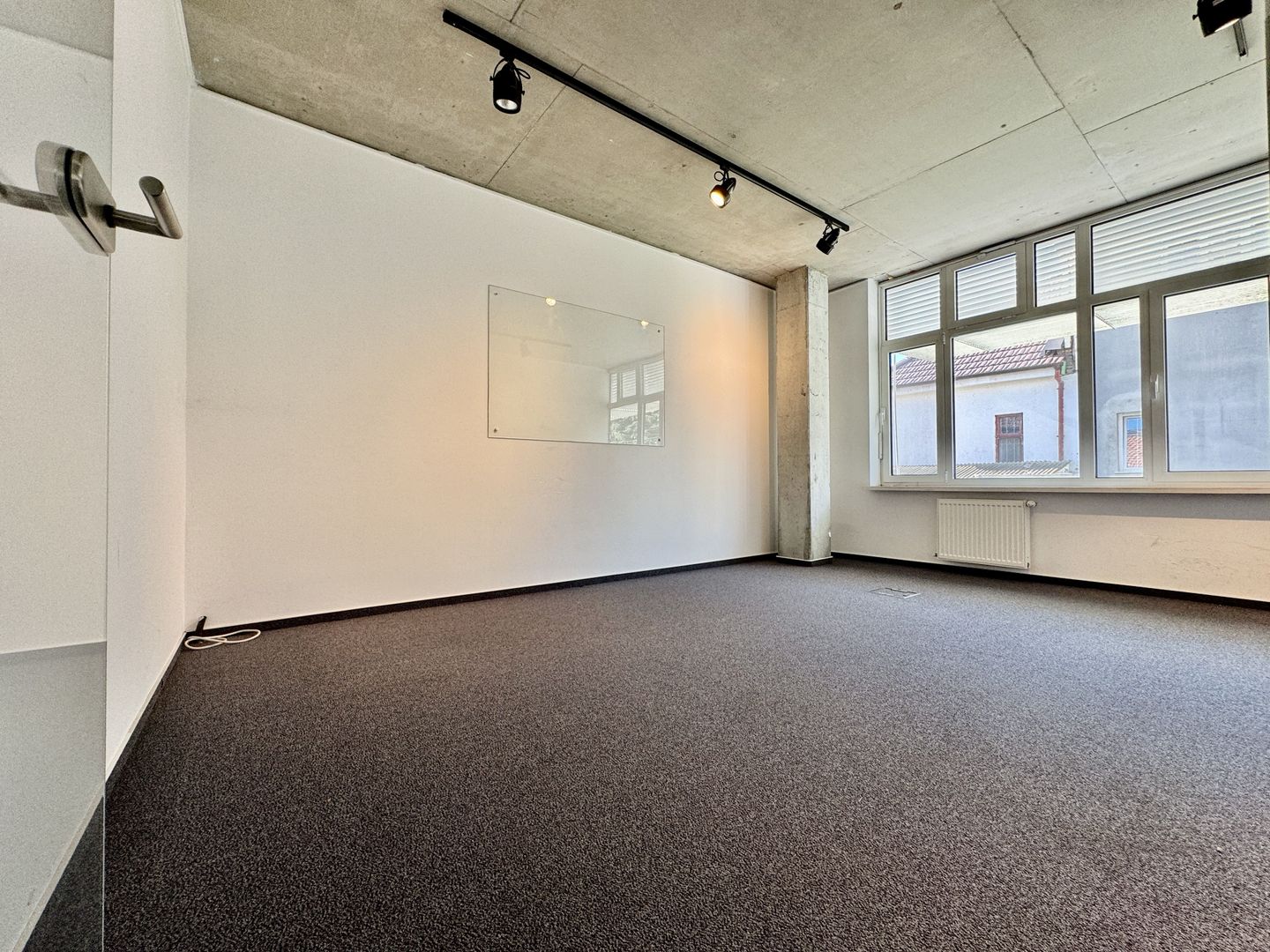 Clădire de birouri în zona Centrală - Poză 27