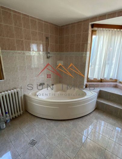 Vila de vanzare, teren 3100 mp, 7 camere, 6 grupuri sanitare, 3 CT, an 1997 - Poză 21