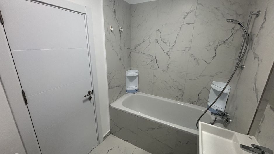 Chirie 2 Camere GranVia Lake View - Terasă cu vedere la Lac - Poză 14