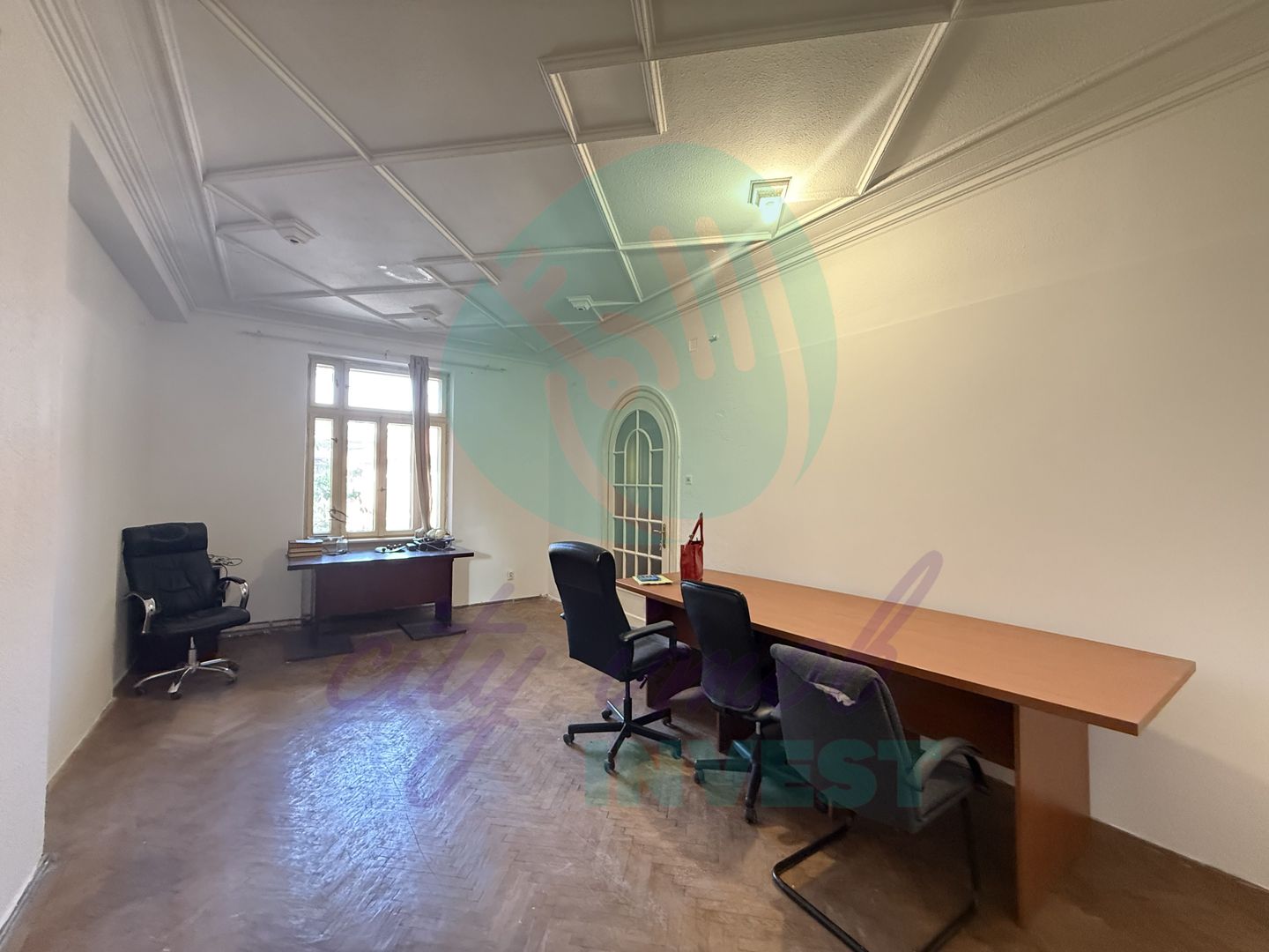 Eleganta, stil si mult potential intr-un apartament interbelic de 3 camere - Poză 5