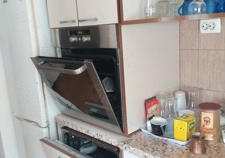 Casa cu etaj 5 camere,2 bai toate dependințele,de vânzare în  Brașov zonă ultracentrala singur curte - Poză 2