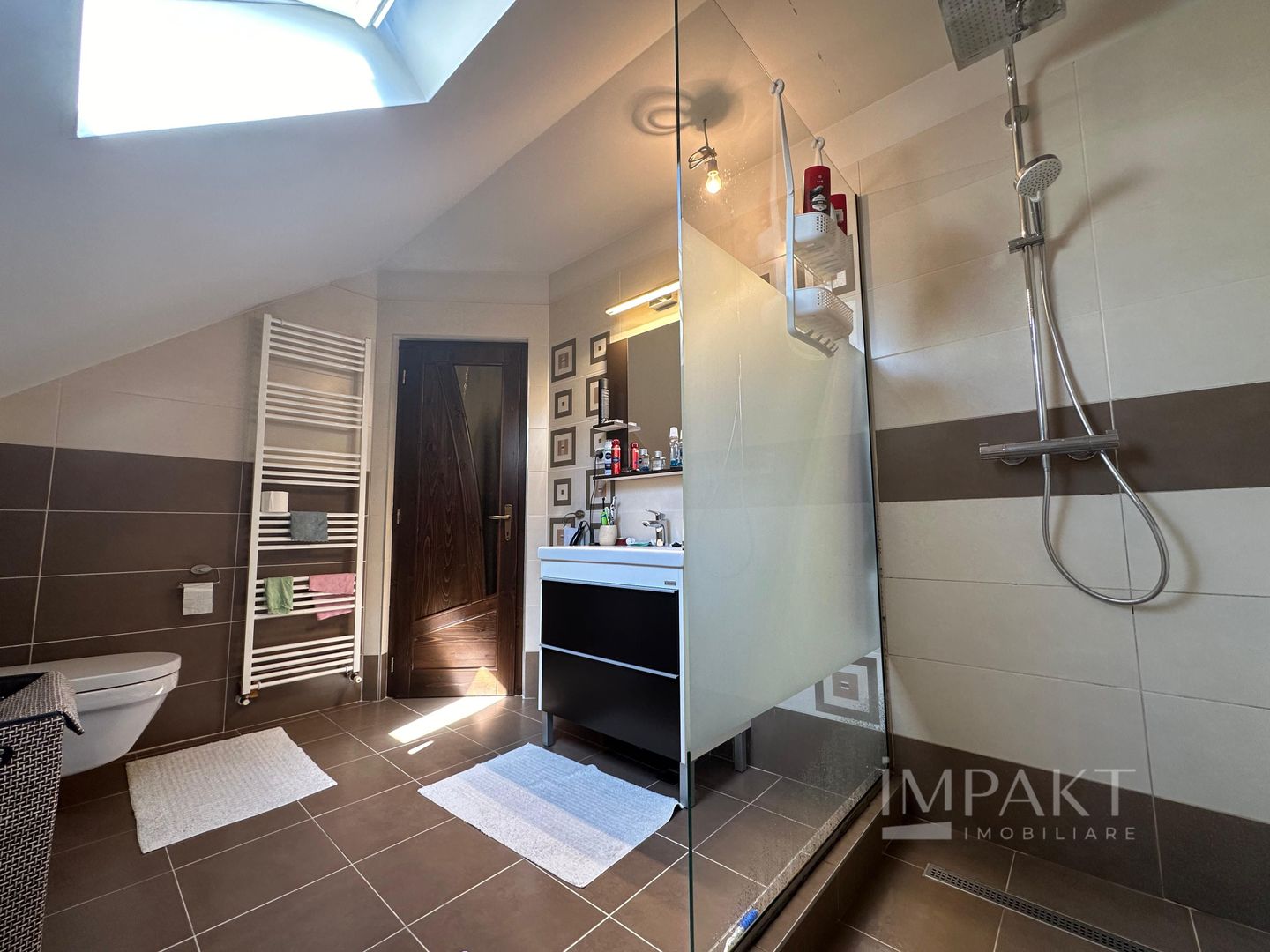 Casa de vanzare 230 mp utili + teren 1000 mp, Luna de Sus, Cluj! - Poză 16