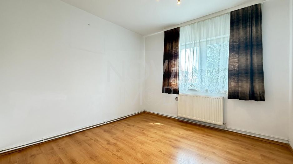 Apartament 3 camere, decomandat, etajul 3/4 - Cisnadie - Poză 1