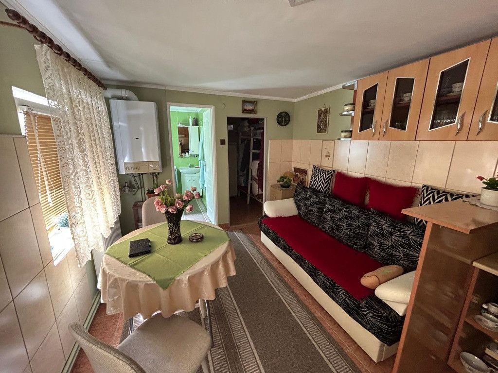 De vânzare casă cu etaj - Poză 11