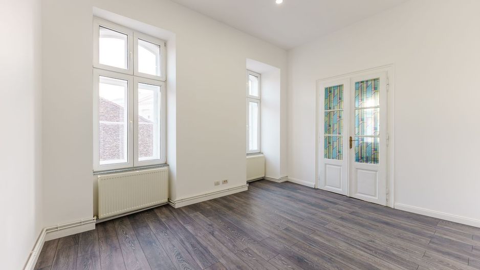 Apartament ultracentral cu 9 camere Arad - Poză 2